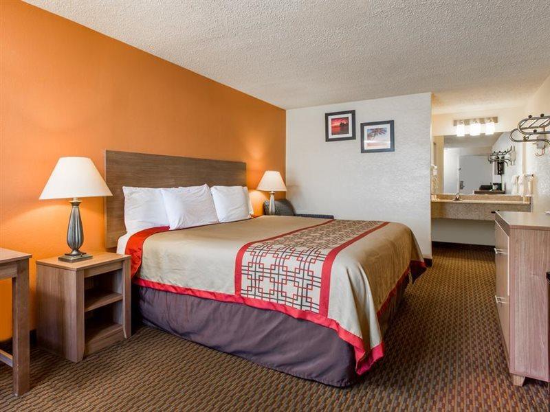 Days Inn By Wyndham Norfolk Airport Exterior photo