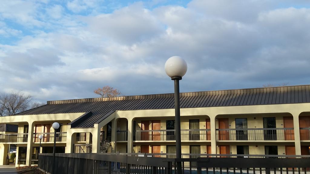 Days Inn By Wyndham Norfolk Airport Exterior photo
