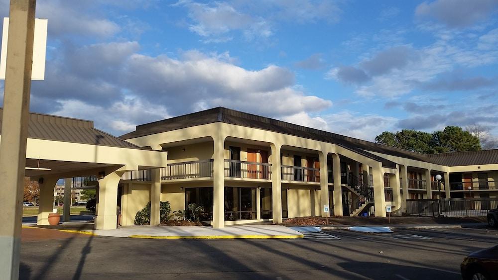 Days Inn By Wyndham Norfolk Airport Exterior photo