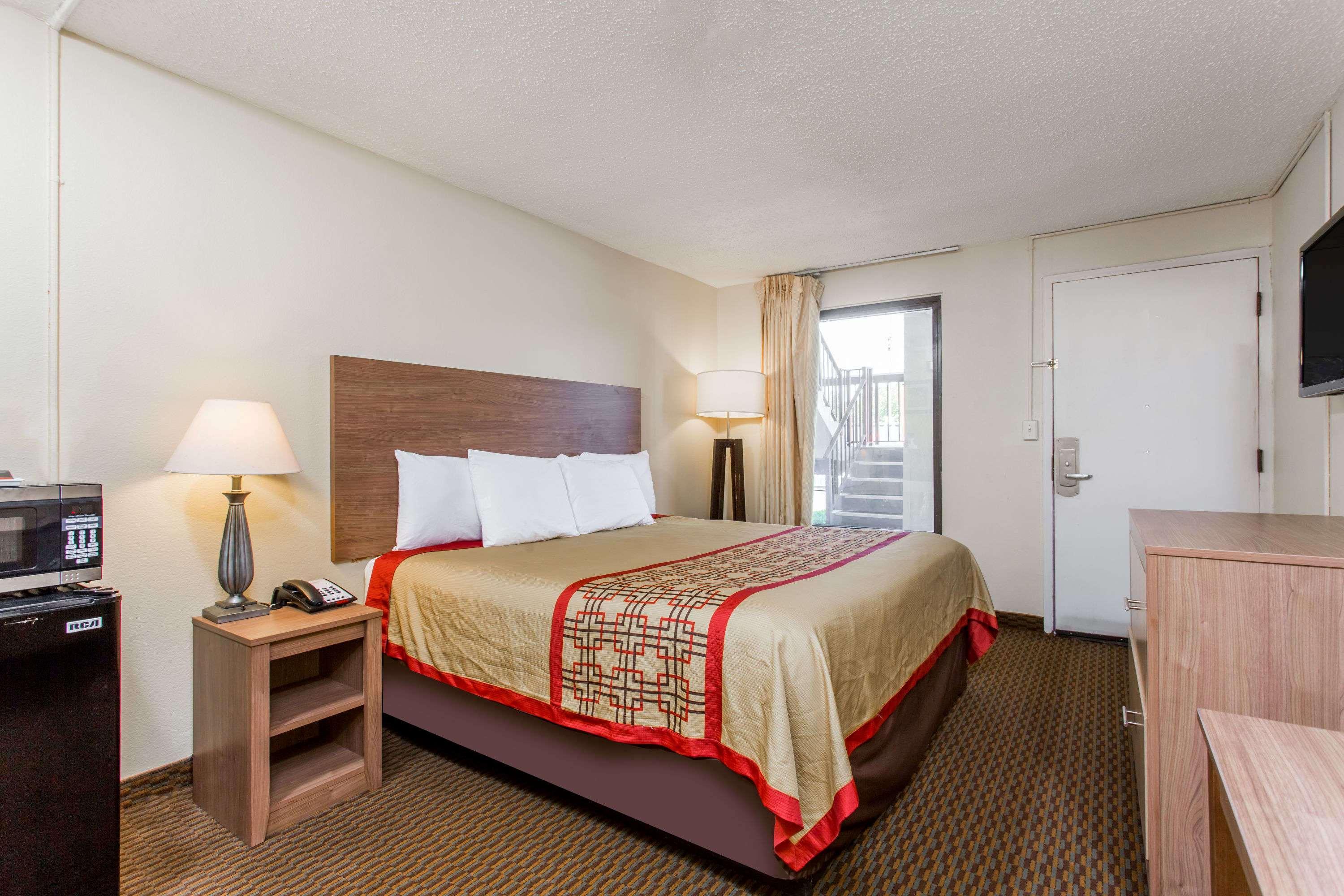 Days Inn By Wyndham Norfolk Airport Exterior photo
