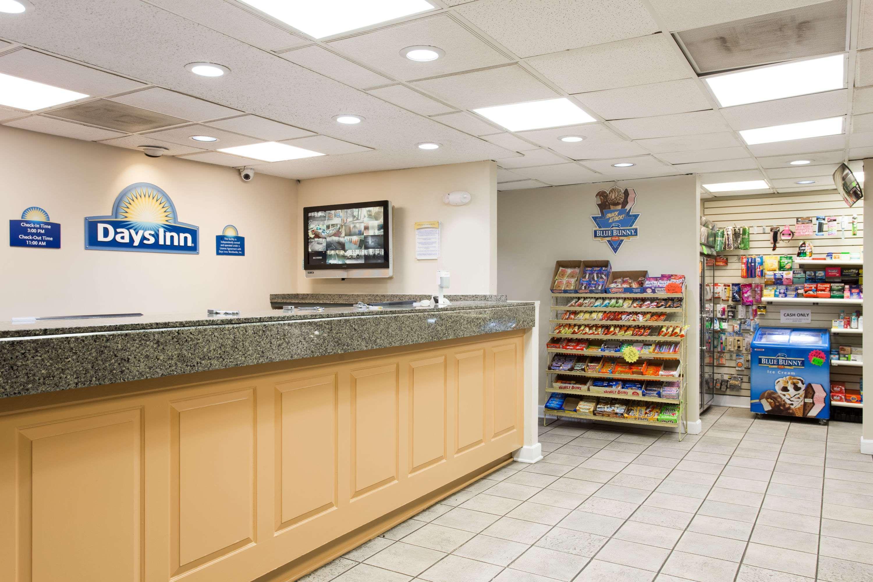 Days Inn By Wyndham Norfolk Airport Exterior photo