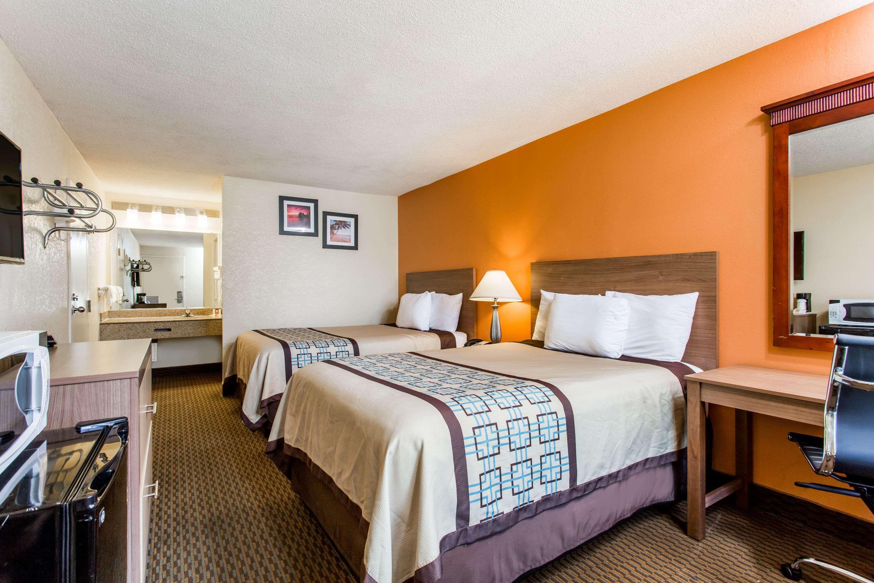 Days Inn By Wyndham Norfolk Airport Exterior photo