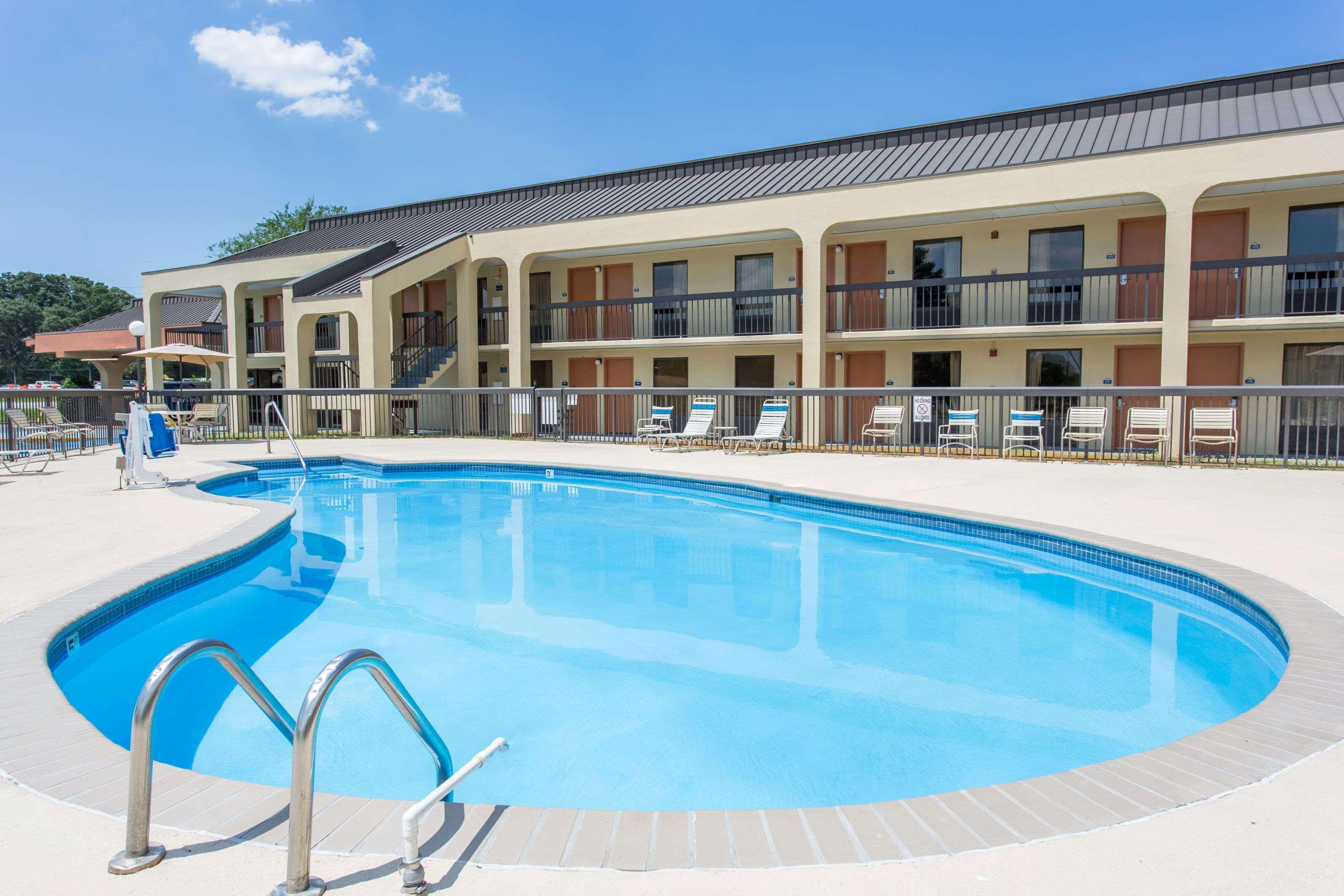 Days Inn By Wyndham Norfolk Airport Exterior photo