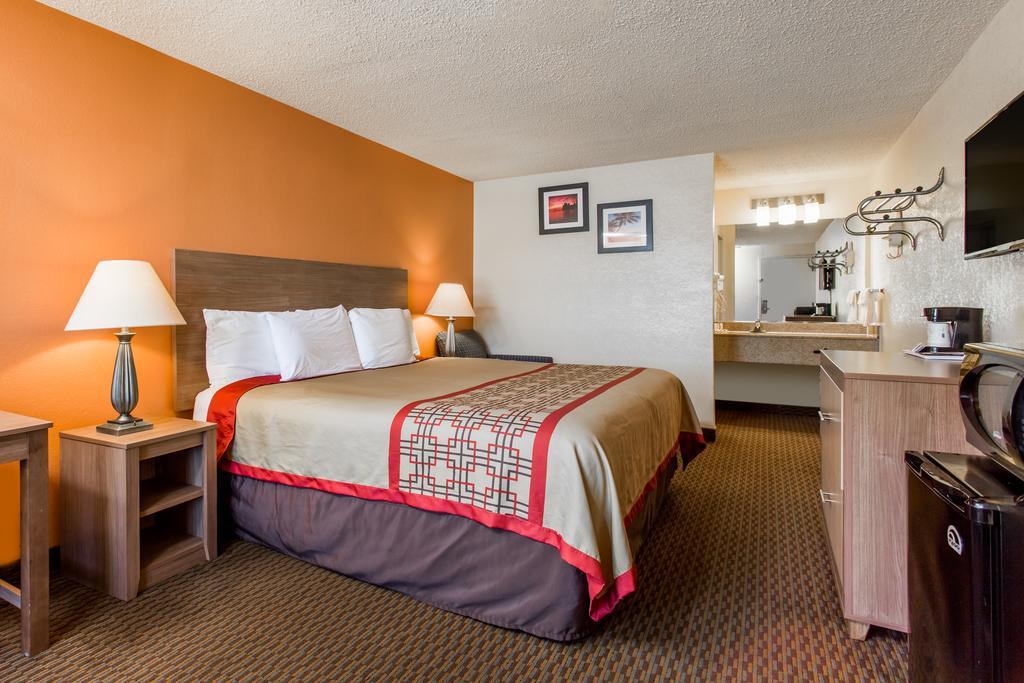 Days Inn By Wyndham Norfolk Airport Exterior photo