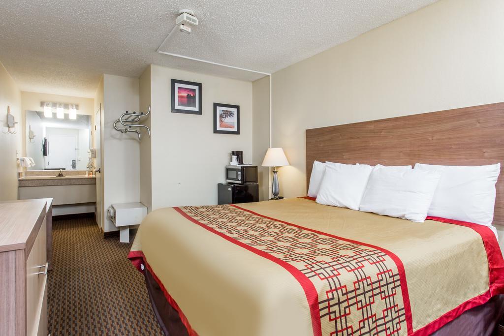 Days Inn By Wyndham Norfolk Airport Exterior photo